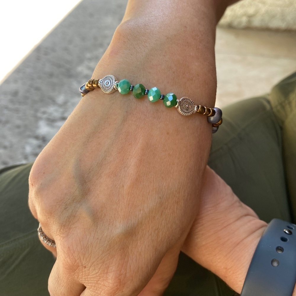 Green Row of Faceted Beads & Dark Freshwater Pearls Bracelet